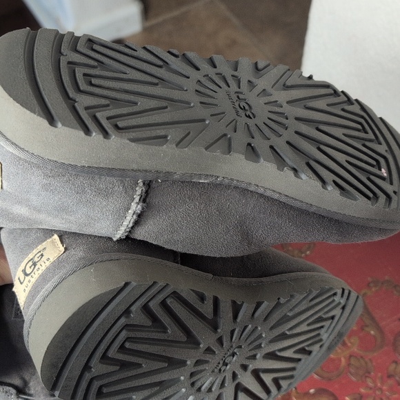 UGG Bailey Button Triplet Boot - Picture 2 of 7